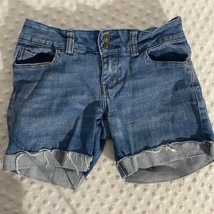 𝅺DELIA’S Women’s Blue Jean Cuffed Shorts with Double Button!